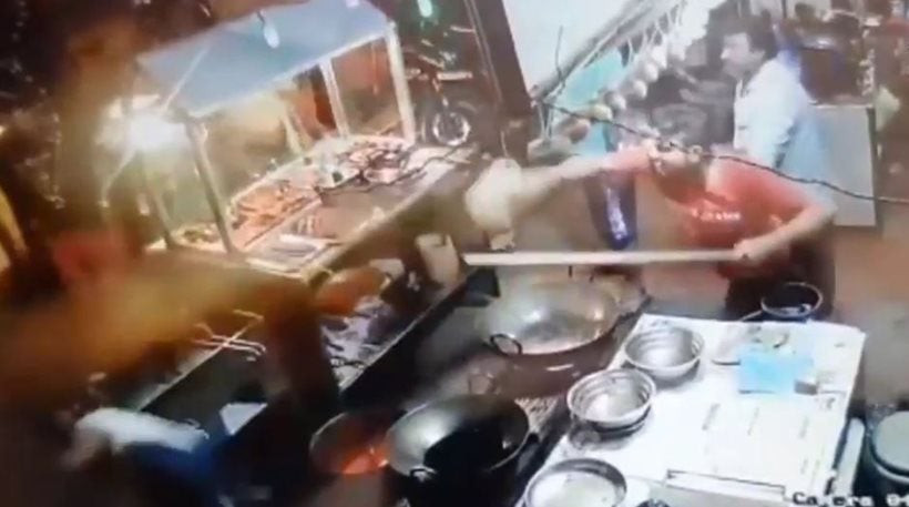 Όταν δεν σου αρέσει ο λογαριασμός στην Ινδία… καυτό λάδι και άγριο ξύλο (βίντεο)